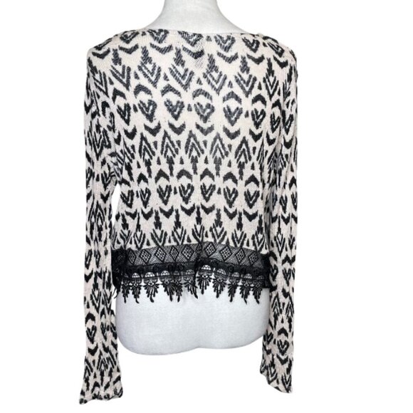 H&M Divided Lace Hem Cropped Tribal Lightweight Sweater Scoop Neck Sz Large - Picture 4 of 8